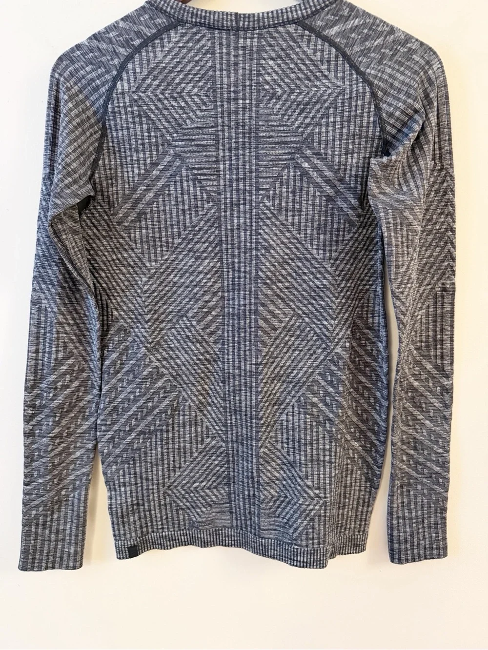 Lululemon Rest Less Pullover Heathered Black Size 8 Mid Layer Top Thumbholes